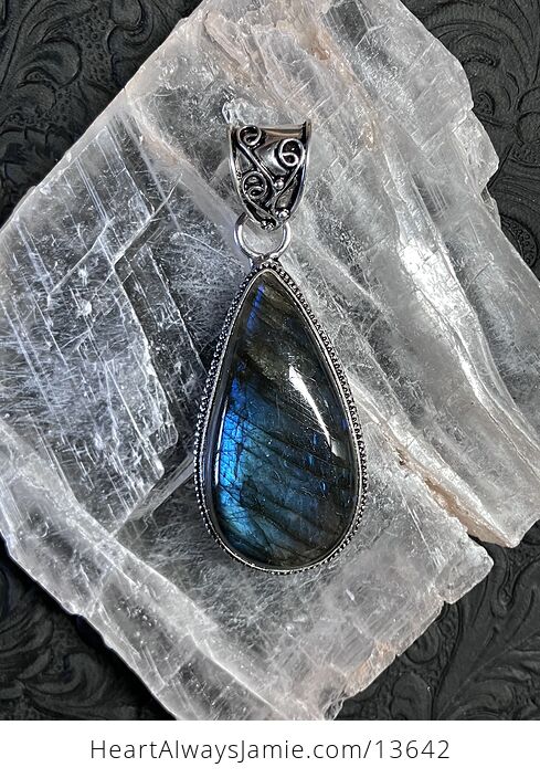 Antique Styled Dark Blue Flash Labradorite Pendant Stone Crystal Jewelry - #4Yt1trhheZk-1