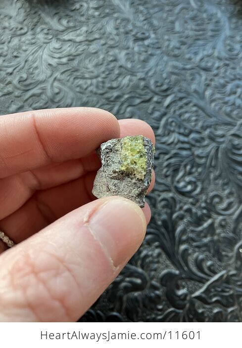 Arizona Olivine Crystals in Peridotite in Basalt Peridot Small Crystal Collector Specimen with a Wood Tag Sm2 - #uc7ieVEYghE-7