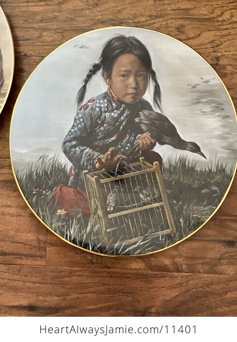 Collectible Plates Children of Aberdeen by Kee Fung Ng Artists of the World Bradex - #qF3ia73I8p0-6
