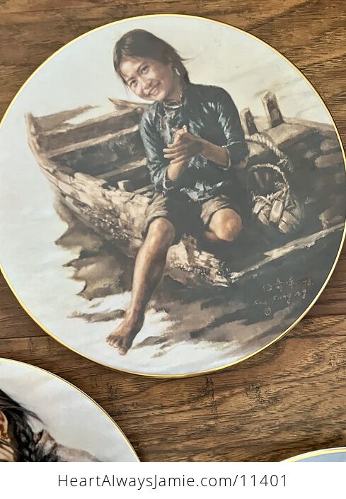 Collectible Plates Children of Aberdeen by Kee Fung Ng Artists of the World Bradex - #qF3ia73I8p0-3