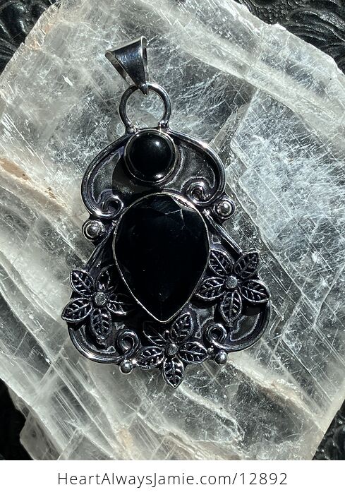 Floral Black Onyx Chalcedony Agate Crystal Stone Jewelry Vintage Styled Pendant - #HPV3UXtnlNk-1