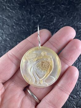 Flying Pixie Fairy Carved in Round Mother of Pearl Shell Pendant Jewelry #ti2OE10daiA