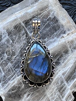 Gold and Blue Labradorite Pendant Stone Crystal Jewelry #ANGEENgukSI