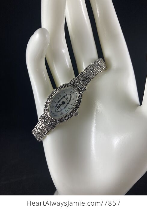 Gorgeous Vintage Celebrity Quartz Watch with Mother of Pearl Face - #ptVGjUg0ccQ-4