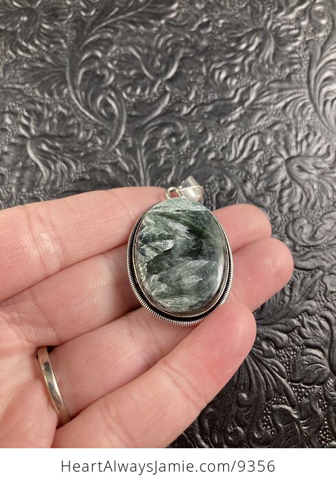 Green Seraphinite Oval Shaped Crystal Stone Jewelry Pendant - #P6RdukMSwOI-2