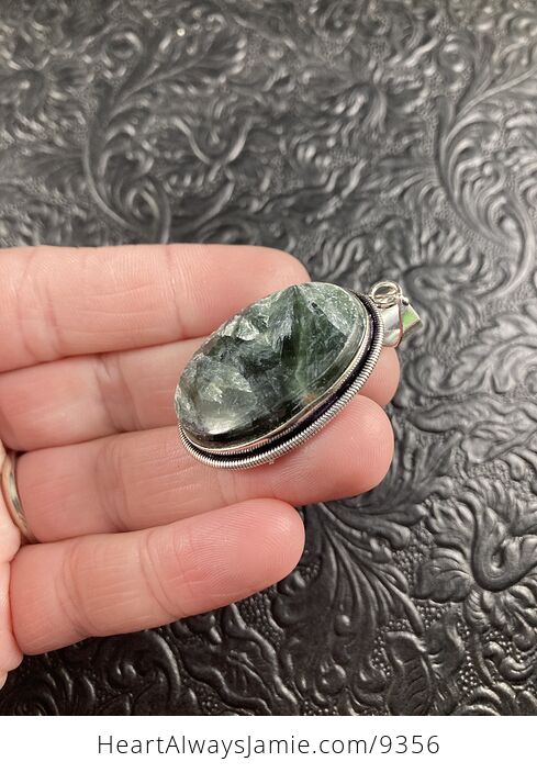 Green Seraphinite Oval Shaped Crystal Stone Jewelry Pendant - #P6RdukMSwOI-3