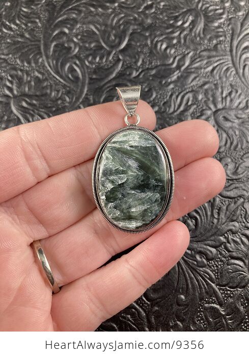 Green Seraphinite Oval Shaped Crystal Stone Jewelry Pendant - #P6RdukMSwOI-1