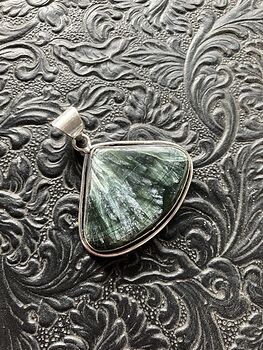 Green Seraphinite Stone Jewelry Pendant #RMUna7U01R8