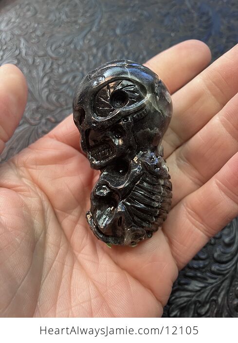 Hand Carved Alien Skeleton Figurine in Xiu Jade Crystal Stone - #D7HqlazIHC8-1