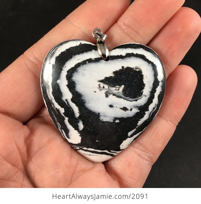Heart Shaped Synthetic Black and White Stone Pendant - #8uobqXVjeiI-1