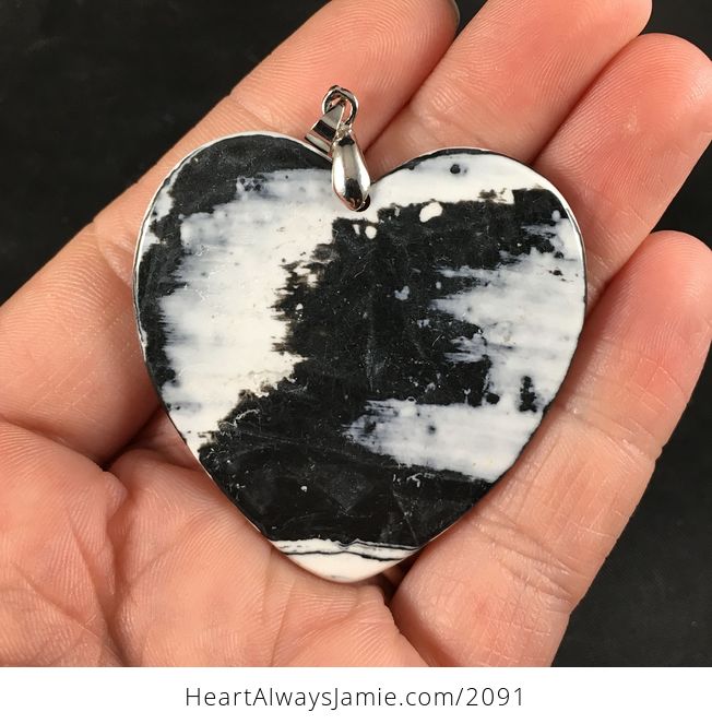 Heart Shaped Synthetic Black and White Stone Pendant Necklace - #8uobqXVjeiI-2