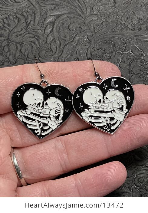 Kissing Skeleton Heart Halloween Witchy Earrings - #C4H2lvoDg5A-1