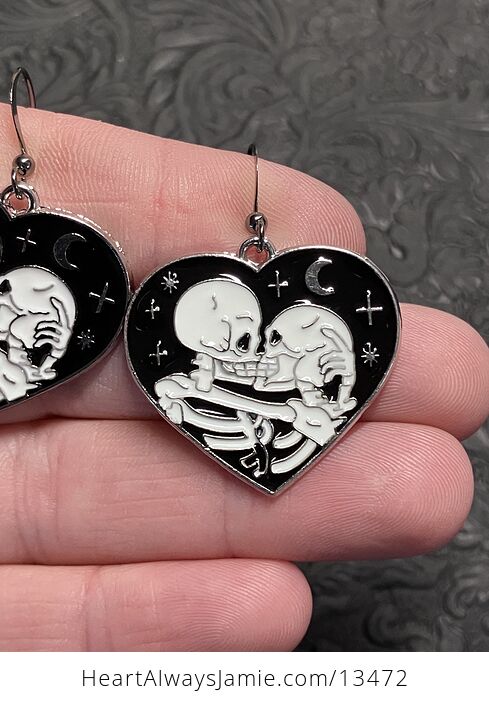 Kissing Skeleton Heart Halloween Witchy Earrings - #C4H2lvoDg5A-3