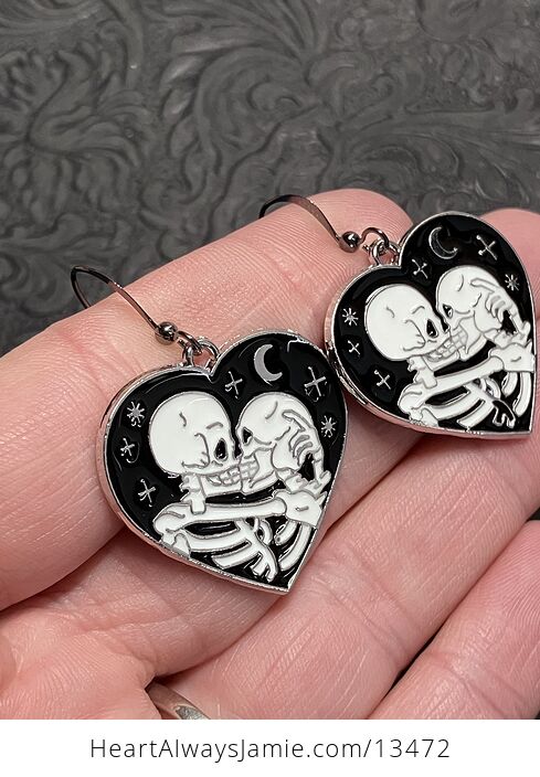 Kissing Skeleton Heart Halloween Witchy Earrings - #C4H2lvoDg5A-2