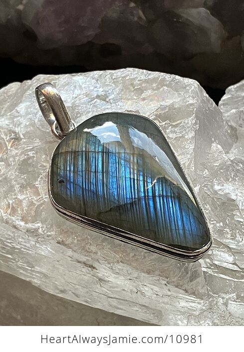 Labradorite Gemstone Crystal Jewelry Swirl Pendant - #UoxaB2c5WF4-1