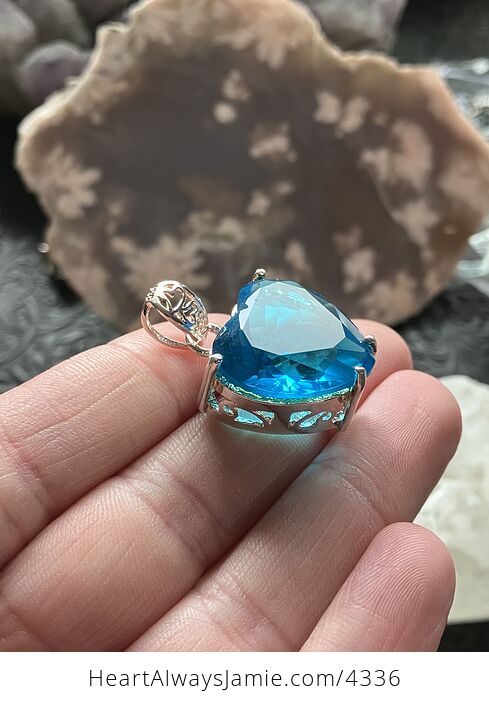 Pending Gorgeous Heart Shaped Faceted Blue Topaz Gemstone Gem Pendant Necklace - #0blwKwrVKV8-4