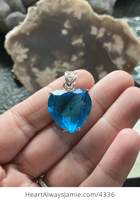 Pending Gorgeous Heart Shaped Faceted Blue Topaz Gemstone Gem Pendant Necklace - #0blwKwrVKV8-1