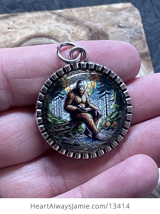 Reading Sasquatch Bigfoot Cryptid Pendant Keychain Charm - #YIHdpXIORXA-3