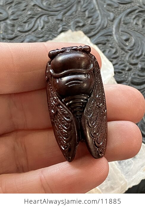 Sandalwood Cicada Carving - #NWD0SO02Z6M-1