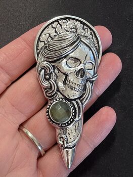 Santa Muerte Skull Pendant with a Faceted Labradorite Gem Stone Crystal Jewelry #827PQXMWFEg