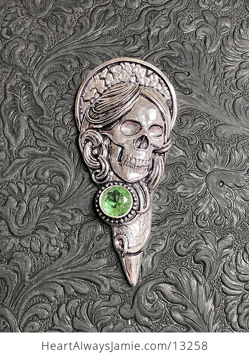 Santa Muerte Skull Pendant with a Faceted Peridot Gem Stone Crystal Jewelry - #myHxEMWaVaM-5