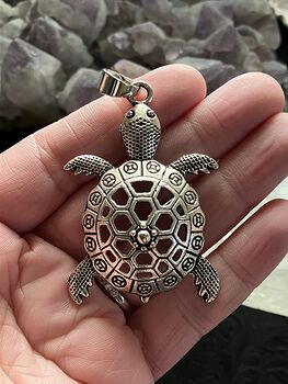 Small Cute Silver Toned Sea Turtle Pendant #srA23bi2t5k