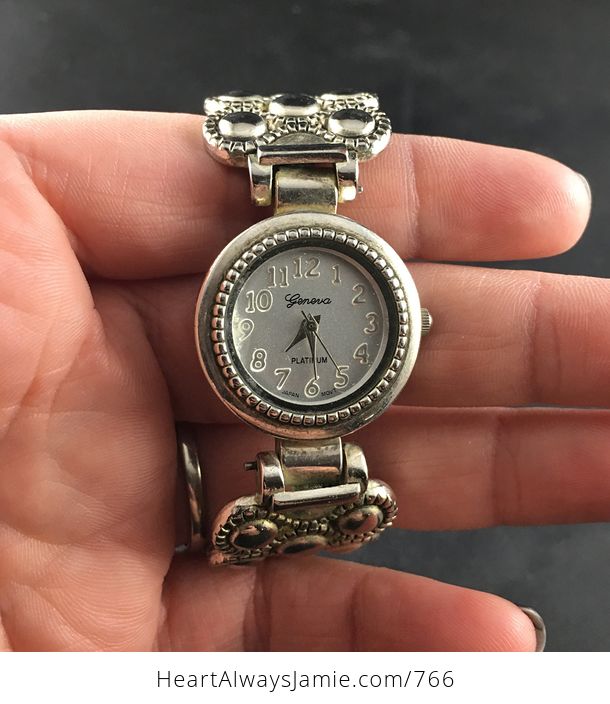 Stunning Vintage Geneva Platinum Wrist Watch with an Silver Toned Circle Patterned Bracelet and Face - #wG4jzEdUSfE-2