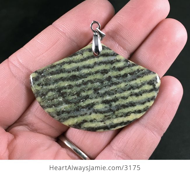 Stylish Fan Shaped Black and Greenish Yellow Meshwork Stone Pendant Necklace - #9y3TaFQ6vtw-2