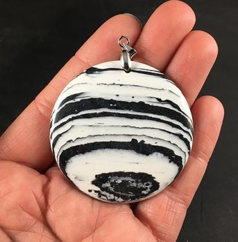 Synthetic Round Black and White Striped Stone Pendant #a6CGIlAxwUc