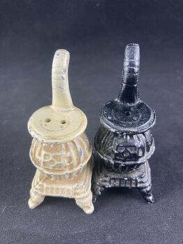 Vintage Cast Iron Potbelly Stove Salt and Pepper Shakers #zrqH00LxvnY