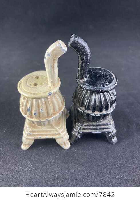 Vintage Cast Iron Potbelly Stove Salt and Pepper Shakers - #zrqH00LxvnY-2