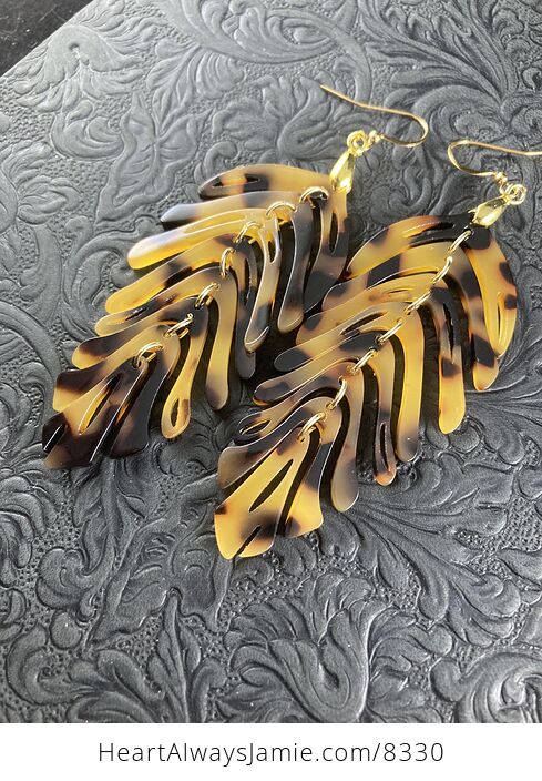Wiggly Tortoise Shell Autumn Plant Leaf Earrings with Gold Hooks - #gJDPVgMQyXA-4