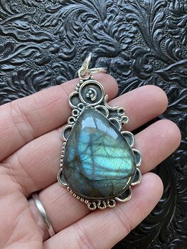 Witchy Blue and Green Flash Labradorite Crystal Stone Jewelry Pendant #Z0vnixr7vZ4