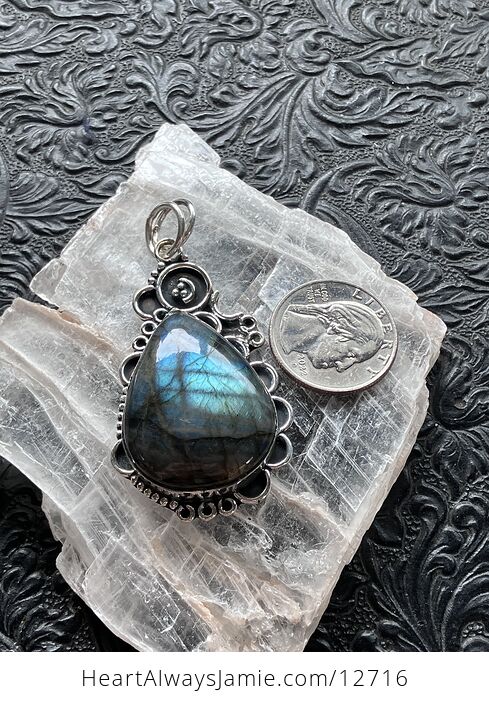 Witchy Blue and Green Flash Labradorite Crystal Stone Jewelry Pendant - #248gX07gqeg-8