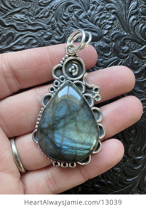 Witchy Blue and Green Flash Labradorite Crystal Stone Jewelry Pendant - #Z0vnixr7vZ4-2