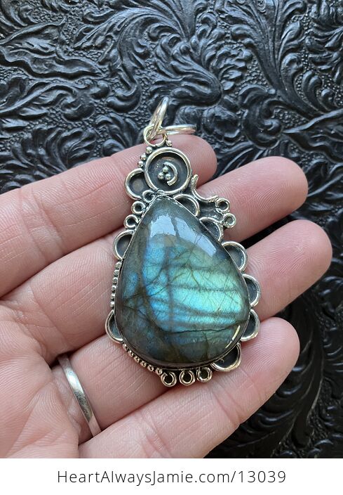 Witchy Blue and Green Flash Labradorite Crystal Stone Jewelry Pendant - #Z0vnixr7vZ4-1