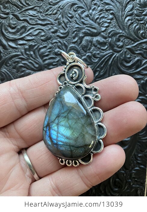 Witchy Blue and Green Flash Labradorite Crystal Stone Jewelry Pendant - #Z0vnixr7vZ4-4